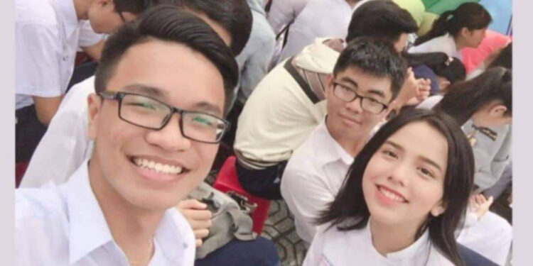 Phí Phương Anh và MiiNa khiến netizen bất ngờ khi tung loạt ảnh thời còn học sinh