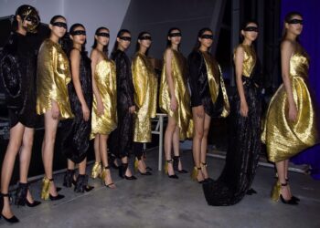 NHÀ THIẾT KẾ VÕ CÔNG KHANH ĐƯỢC “CHỌN MẶT GỬI VÀNG” MỞ MÀN AQUAFINA TUẦN LỄ THỜI TRANG QUỐC TẾ VIỆT NAM XUÂN HÈ 2022