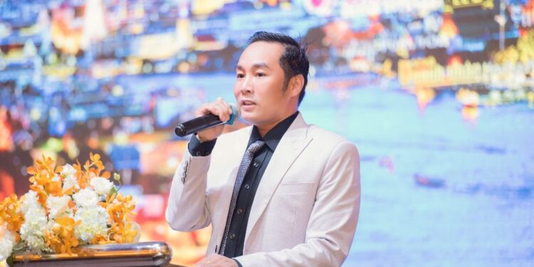 Hoa hậu Hoàn vũ Thái Lan 2010 làm giám khảo chấm thi Hoa hậu Doanh nhân Hoàn vũ 2022