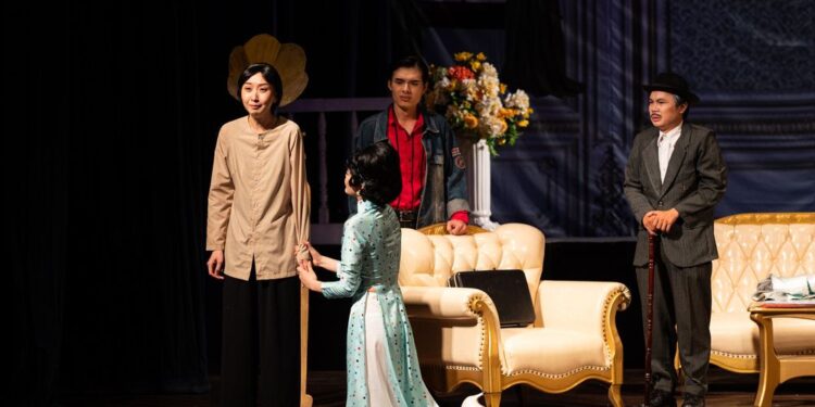 NSND Việt Anh dành nhiều lời khen có cánh cho học trò trong “Tấm lòng của biển”