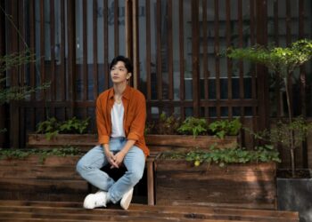 Hoàng Dũng khép lại EP GenZ Và Trịnh với Nắng Thủy Tinh