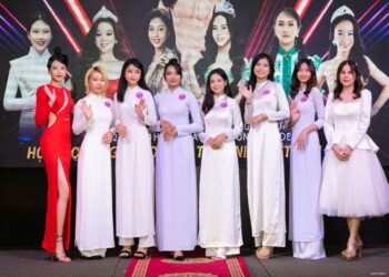 Miss Eco International Kathleen Paton sang Việt Nam huấn luyện cho thí sinh Miss Teen Việt Nam 2022