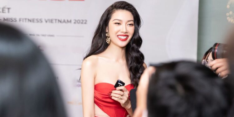 Á hậu Thúy Vân được nhà chồng ủng hộ hết lòng khi làm giám khảo