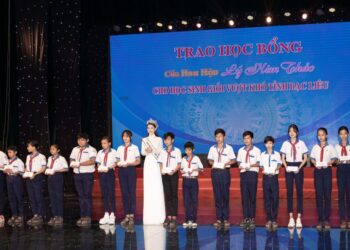 Lý Kim Thảo tích cực làm từ thiện sau khi đăng quang Hoa hậu Du lịch Việt Nam Toàn cầu 2021