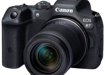 Dòng máy EOS R của Canon sử dụng cảm biến APS-C với hai máy ảnh không gương lật mới