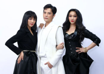 Tỏa Sáng Sao Đôi 2022 có sân khấu sở hữu cánh cửa di động khổng lồ