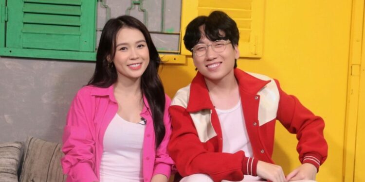 Phát La hóa thân thành Google – trả lời tất cả câu hỏi khó đỡ của Sam