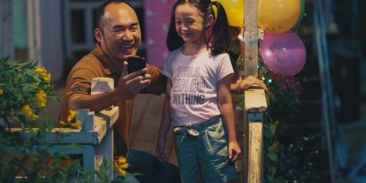 Tiến Luật đóng chính phim điện ảnh, dở khóc dở cười khi làm cha bất đắc dĩ