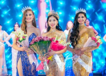 Hoa hậu Ngô Ngọc Gia Hân rạng rỡ ngày về nước sau đăng quang