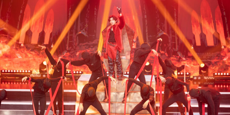 Sàn Đấu Vũ Đạo: Đêm thi K-Pop diễn ra bùng nổ với màn trình diễn của Uni5