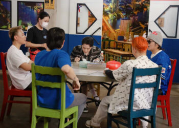 Trịnh Thăng Bình và DaLAB lần đầu tâm sự trên bàn nhậu