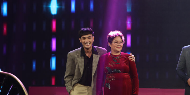 Nam chính Chồng Người Ta – Hữu Tài – khóc nghẹn khi lần đầu chủ động cảm ơn mẹ