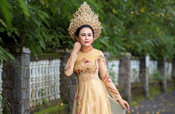 Hoa hậu thiện nguyện Lý Kim Ngân kiêu sa trong thiết kế của Tommy Nguyễn