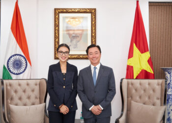 HÚT HỒN VỚI THẦN THÁI CUỐN HÚT CỦA Á HẬU THỦY TIÊN TRONG TRANG PHỤC TRUYỀN THỐNG ẤN ĐỘ