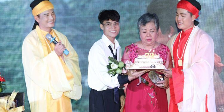 NSUT Trịnh Kim Chi, NSUT Hạnh Thúy, NS Ngọc Huyền, Thy Nhung chúc mừng NS Hòa Hiệp, Bá Thắng ra mắt dự án Kiếp Nhân sinh