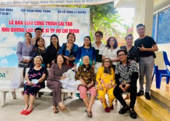 NSUT Ngọc Huyền , Hòa Hiệp và Bá Thắng: Mang quà yêu thương thiết thực thăm Viện dưỡng lão nghệ sĩ