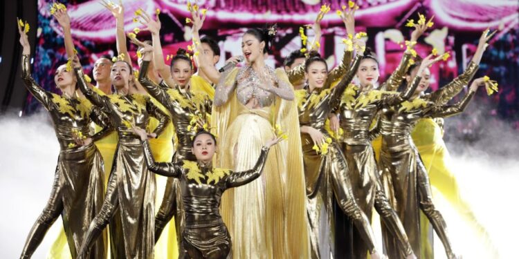 Mãn nhãn với đêm diễn trang phục Văn hóa Dân tộc Miss Grand Vienam 2022