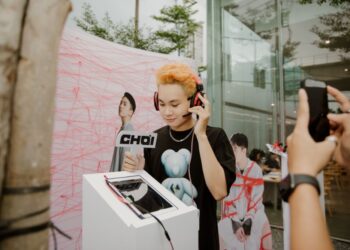 Karik xuất hiện bất ngờ tại sự kiện nghe thử ca khúc mới, hội ngộ học trò Rap Việt