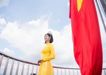 Hoa hậu các dân tộc Việt Nam 2022 Nông Thuý Hằng khởi đầu hành trình khuyến học tại Hà Giang