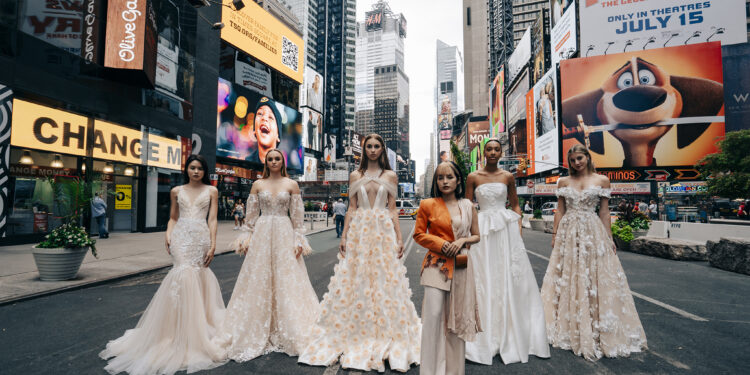 Cận cảnh BST VIET Flora vừa “khuynh đảo” New York Fashion Week