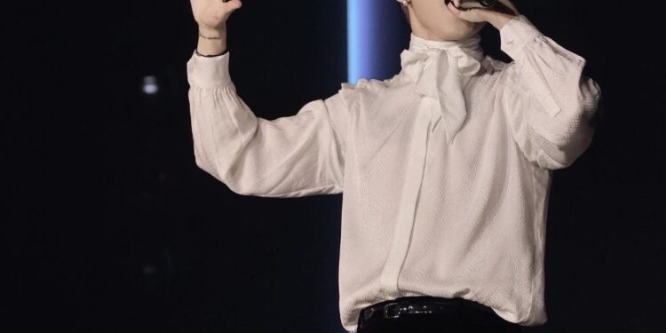 HOÁ THÂN “HOÀNG TỬ”, FAN LIÊN TỤC “SỐC VISUAL” VỚI DIỆN MẠO MỚI CỦA SƠN TÙNG M-TP  –