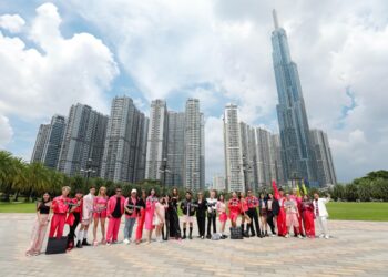 TOP 24 FASHUP 2022 BY TIKTOK “CHÀO SÂN” ĐẦY KỊCH TÍNH VỚI THỬ THÁCH “KHÓ NHẰN”