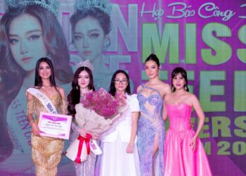 Mrs United Nations Nguyễn Như Quỳnh sẽ đưa Nguyễn Vũ Thoại Nghi chinh chiến Miss Teen Universe 2022 tại Mỹ 
