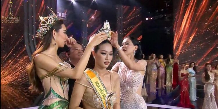 Đoàn Thiên Ân lộng lẫy đội vương miện Miss Grand Vietnam 2022