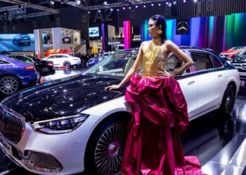 EQS CHÍNH THỨC ĐƯỢC MERCEDES-BENZ RA MẮT TẠI VIỆT NAM 