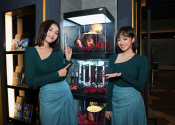 NINH DƯƠNG LAN NGỌC TỔ CHỨC SINH NHẬT FC CÁM CON NGAY TRONG BUỔI FAN MEETING