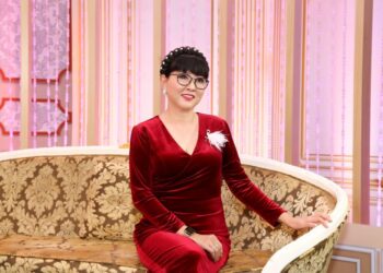 Phương Dung cuốc bộ đi diễn, không tiền phải “ăn ké” cơm sinh viên