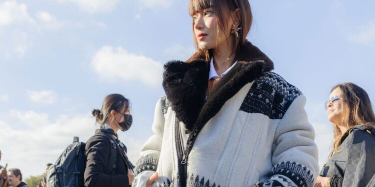 Dự show Louis Vuitt‌on, Châu Bùi xuất hiện trên trang của Tạp chí thời trang hàng đầu Singapore