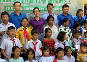 Hoa hậu Ban Mai mang yêu thương về với người dân ở huyện Kỳ Sơn, Nghệ An