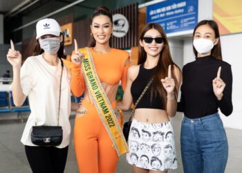 “Bà trùm Hoa hậu” cùng Quỳnh Châu, Tuyết Như, Ngọc Thảo ra sân bay cổ vũ Thiên Ân đi thi quốc tế