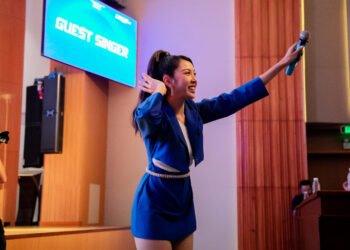 Thúy Vân mang ca khúc debut đến talkshow sinh viên hát tặng khán giả