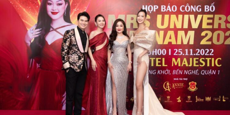 Qúy bà Hoàng Thanh Nga đại diện Việt Nam đi thi sắc đẹp Quốc tế