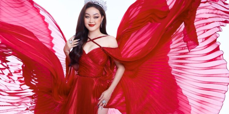 Vừa đăng quang, Hoa hậu Hoàng Thanh Nga làm giám khảo cuộc thi Hoa hậu Qúy bà Việt Nam 2022