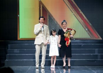 “Thai nghén” đứa con Thời Trang Kim suốt 2 năm – Vợ NSƯT Vũ Thành Vinh xúc động trong ngày ra mắt