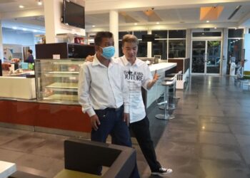 Đàm Vĩnh Hưng khẳng định “nói là làm”, tặng hơn 300 triệu cho người hát rong khiếm thị mổ mắt