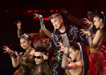 Đàm Vĩnh Hưng làm bùng cháy Hạ Long trong live concert tiền tỷ