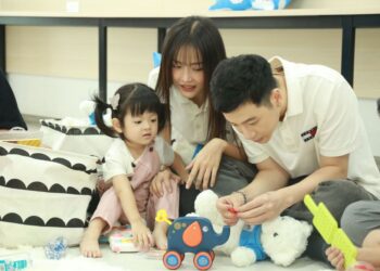 Trương Mỹ Nhân, Phí Ngọc Hưng cùng con gái Bona tham gia Thử Thách Lớn Khôn mùa 2