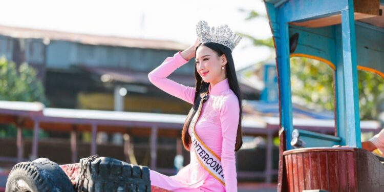 CHUYẾN DIỄU HÀNH ĐỘC LẠ CÓ 102 CỦA NÀNG HẬU QUỐC TẾ TẠI CHỢ NỔI CÁI RĂNG CẦN THƠ