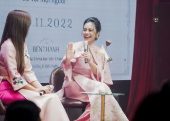 Ông xã Quốc Nghiệp xúc động hứa sẽ trả Ngọc Mai trở về với hào quang, sẵn sàng lùi bước về sau!