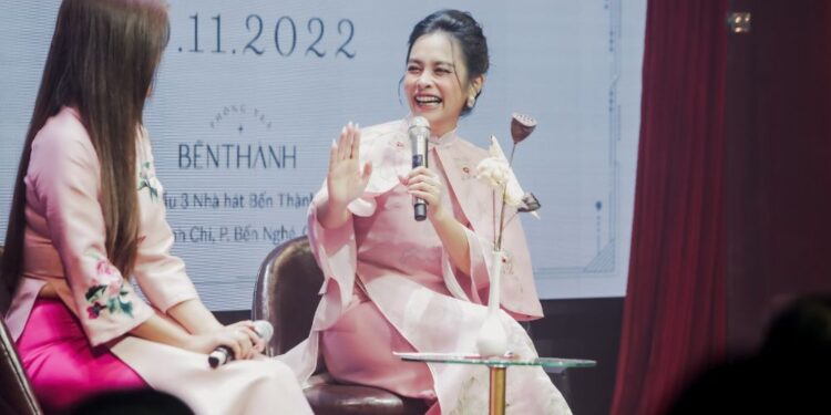 Ông xã Quốc Nghiệp xúc động hứa sẽ trả Ngọc Mai trở về với hào quang, sẵn sàng lùi bước về sau!