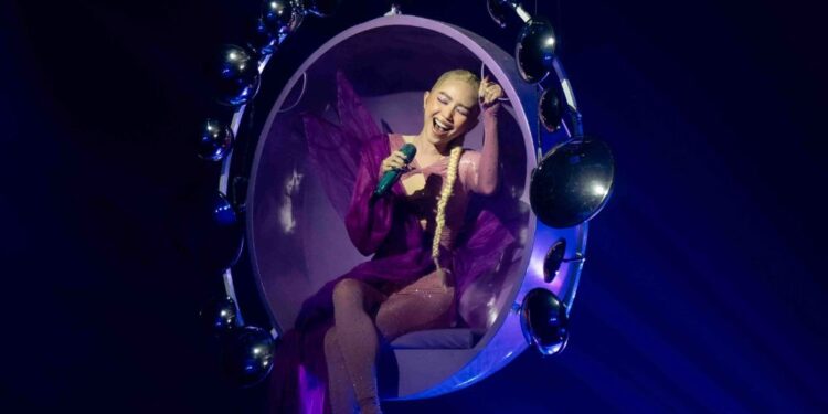 Album CONG của Tóc Tiên: Khi phụ nữ “nhìn” và hát về phụ nữ