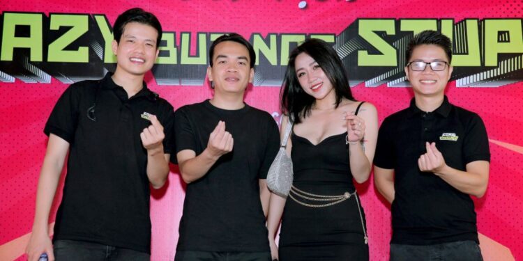 Livestream xuyên suốt 30 ngày, nhóm start-up Comic One phá kỷ lục thế giới