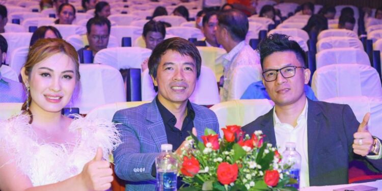 Tập đoàn Kim Long Thành Công đại diện ký kết trao tặng 500 triệu xây nhà tình thương