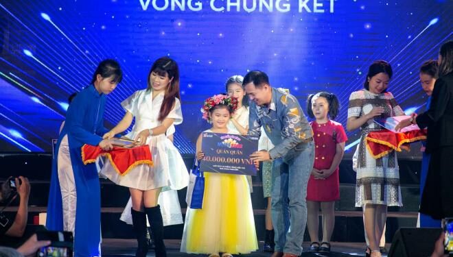 Dàn giám khảo quyền lực căng nào khi ngồi giám khảo chung kết Tìm kiếm tài năng MC nhí 2022