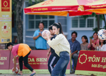 Tấn Trường gánh team, “tố” Hà Thu chơi ăn gian nhưng chỉ ném được 2 quả bóng vào lưới