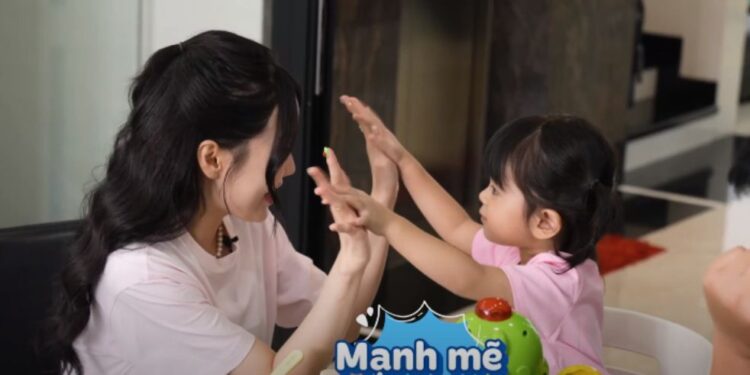 Thử Thách Lớn Khôn mùa 2 tập 6: Corbin khóc dữ dội trong thử thách hoán đổi bố mẹ